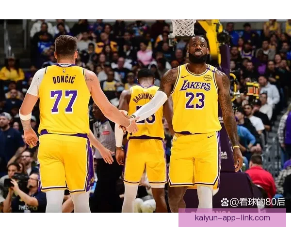 首节落后23分湖人遭雷霆狂虐里夫斯疑伤退赛